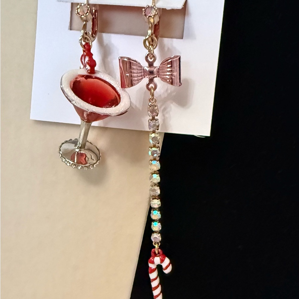 🍸🎄Betsey Johnson Holiday Martini Candy Cane Earrings